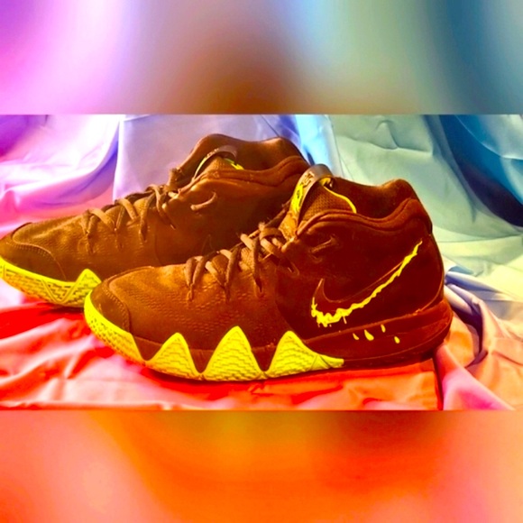 KYRIE 4 HALLOWEEN EDITION YOUTH 7 GREAT CONDITION ZERO TREAD WEAR NIKE - Picture 2 of 6